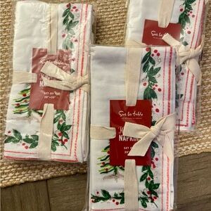 NIPSur La Table Festive Red and Green Napkins